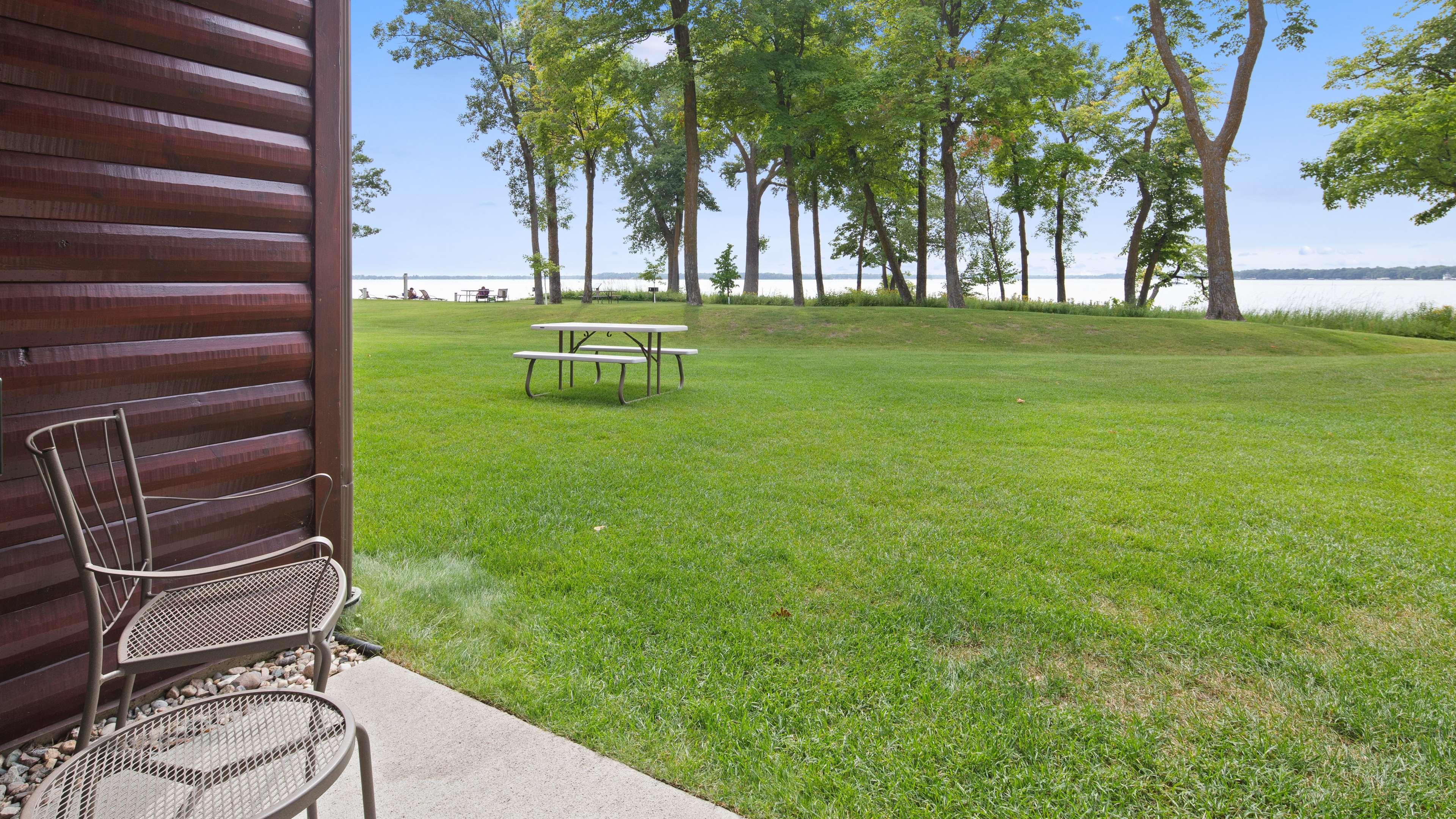 דטרוייט לייקס Best Western Premier The Lodge On Lake Detroit מראה חיצוני תמונה