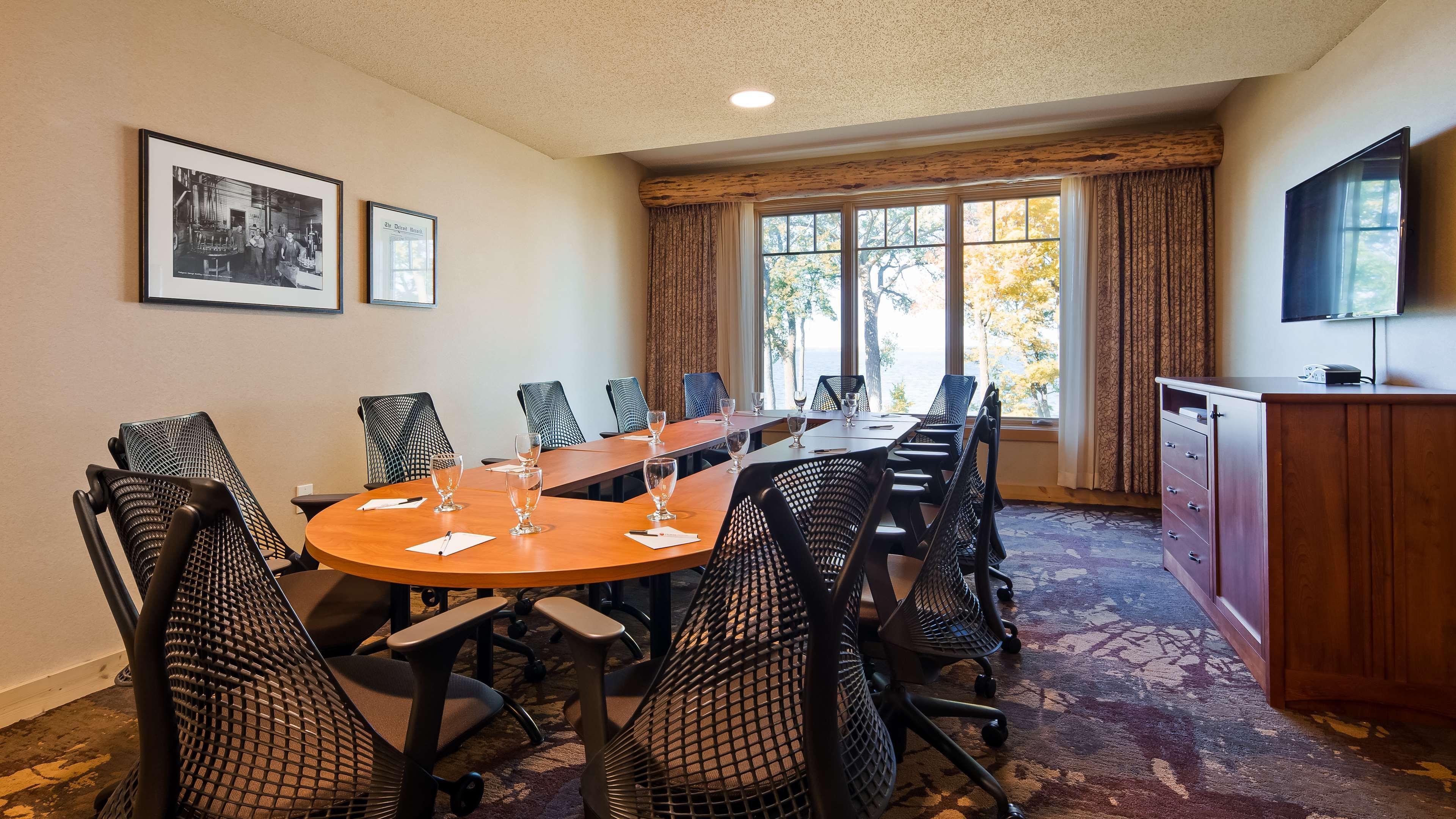 דטרוייט לייקס Best Western Premier The Lodge On Lake Detroit מראה חיצוני תמונה