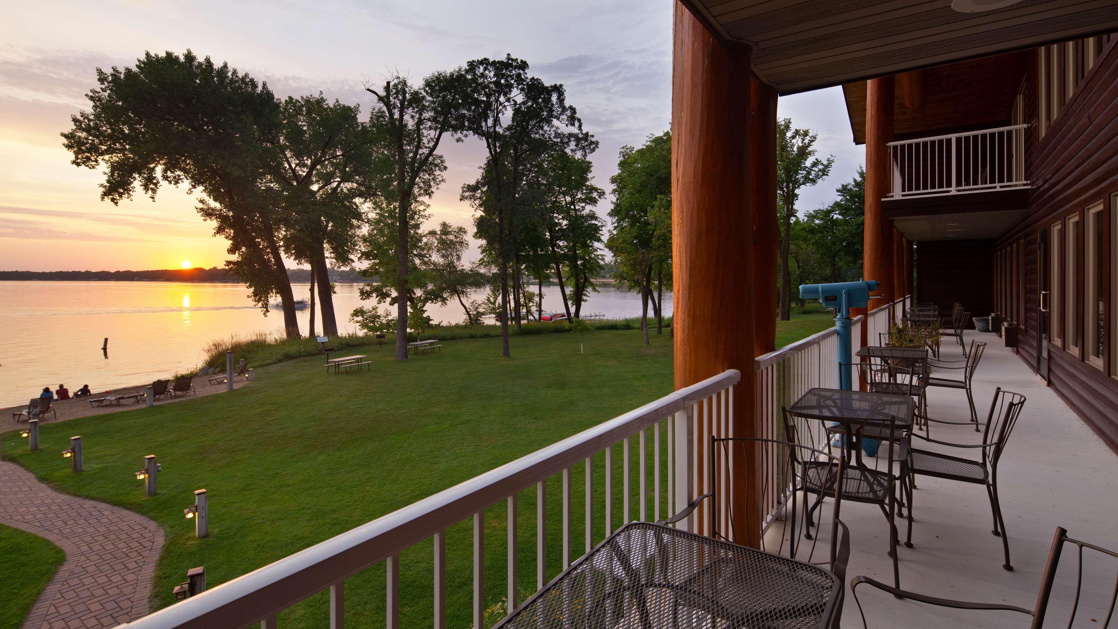 דטרוייט לייקס Best Western Premier The Lodge On Lake Detroit מראה חיצוני תמונה