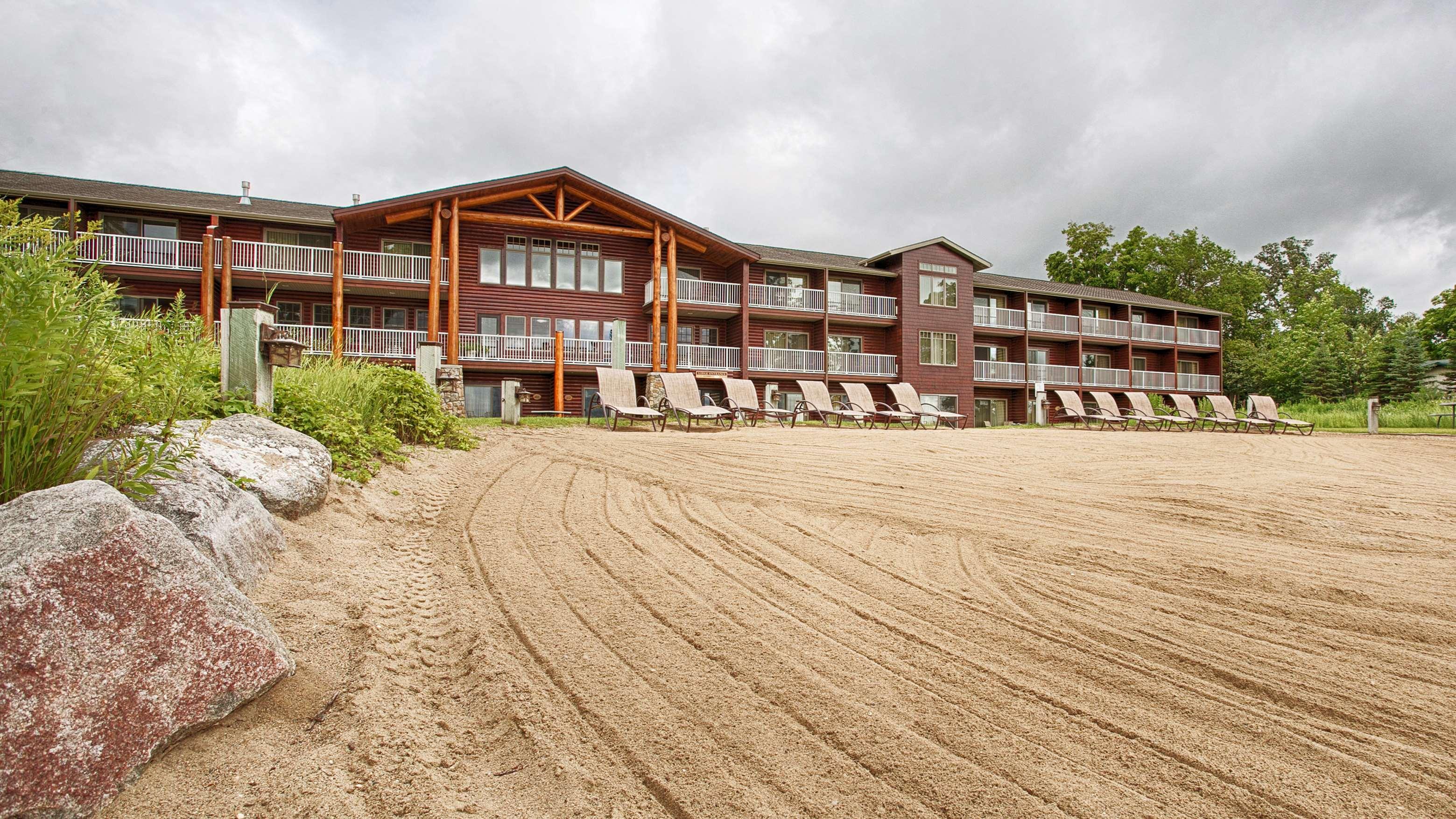 דטרוייט לייקס Best Western Premier The Lodge On Lake Detroit מראה חיצוני תמונה